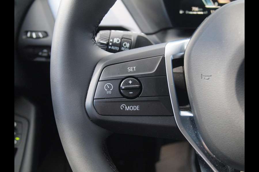 BMW 1-serie 120 M Sport Design Edition | M-Pakket | Camera | Apple Carplay | Sfeerverlichting | NL-Auto |