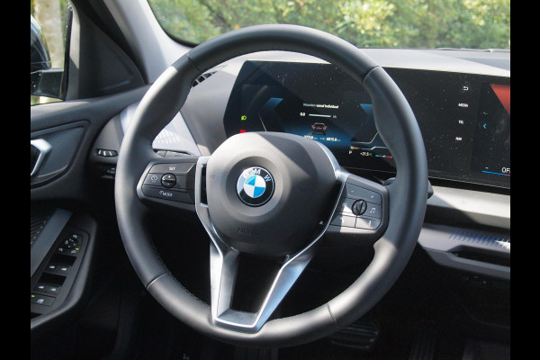 BMW 1-serie 120 M Sport Design Edition | M-Pakket | Camera | Apple Carplay | Sfeerverlichting | NL-Auto |