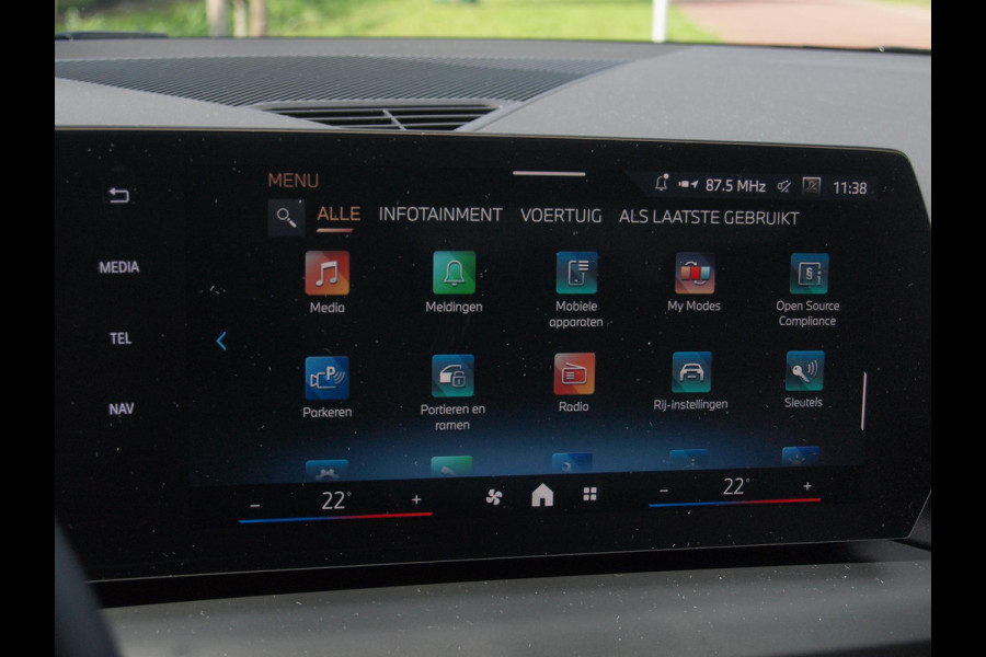 BMW 1-serie 120 M Sport Design Edition | M-Pakket | Camera | Apple Carplay | Sfeerverlichting | NL-Auto |