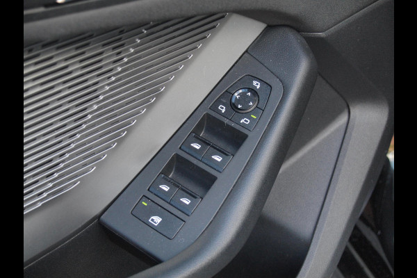 BMW 1-serie 120 M Sport Design Edition | M-Pakket | Camera | Apple Carplay | Sfeerverlichting | NL-Auto |