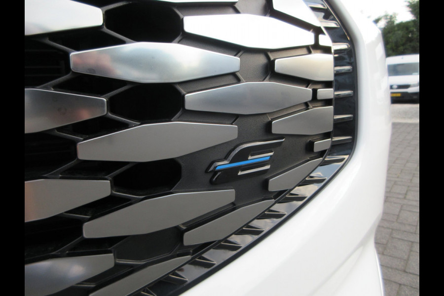 Ford E-Transit Cust. 340 L2, Limited, 71kWh, 218pk, Carplay, Camera, 3-Zits, Stoelverwarming.