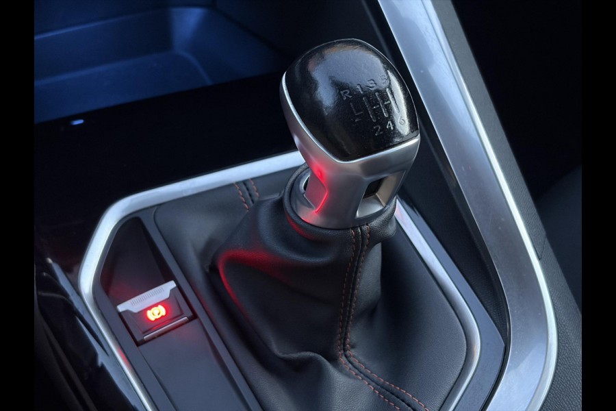 Peugeot 3008 1.2 PureTech Active ✓D-riem vv in 2023✓360° Camera✓Carplay✓Navi✓131pk✓Clima✓Cruise✓Trekhaak✓Dealer Onderhouden✓Bj 11-2019✓Lm velgen✓6 Bak✓Pdc✓N.A.P✓Apk tot 06-2027
