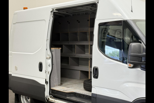 Iveco Daily 35C16V 2.3 352 L2H2 Automaat Dubbellucht Airco Cruise Control Parkeersensoren