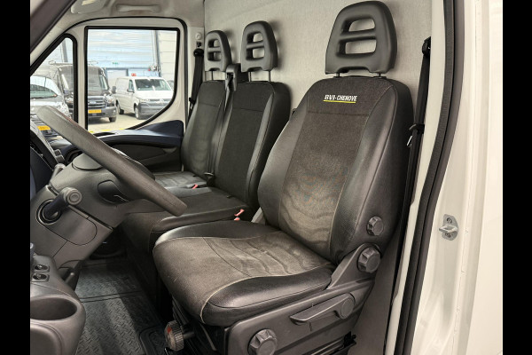 Iveco Daily 35C16V 2.3 352 L2H2 Automaat Dubbellucht Airco Cruise Control Parkeersensoren
