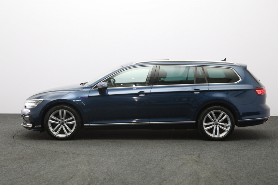 Volkswagen Passat Variant 218 PK 1.4 TSI PHEV GTE Business PHEV, Panoramadak, Trekhaak, Memory, Leder