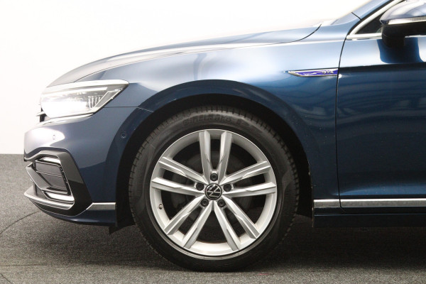 Volkswagen Passat Variant 218 PK 1.4 TSI PHEV GTE Business PHEV, Panoramadak, Trekhaak, Memory, Leder
