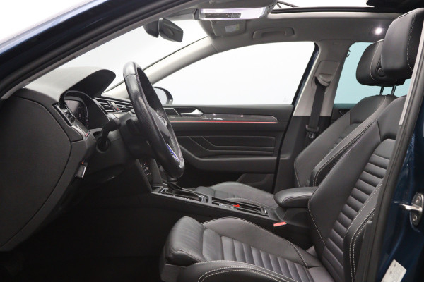 Volkswagen Passat Variant 218 PK 1.4 TSI PHEV GTE Business PHEV, Panoramadak, Trekhaak, Memory, Leder