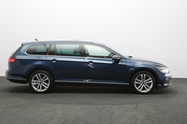 Volkswagen Passat Variant 218 PK 1.4 TSI PHEV GTE Business PHEV, Panoramadak, Trekhaak, Memory, Leder