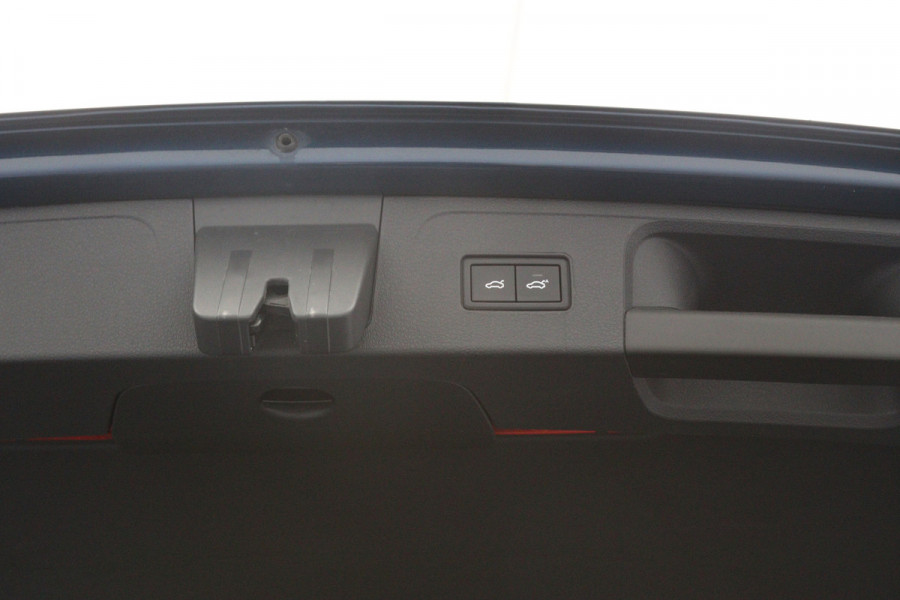 Volkswagen Passat Variant 218 PK 1.4 TSI PHEV GTE Business PHEV, Panoramadak, Trekhaak, Memory, Leder
