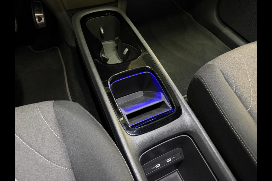 Volkswagen ID.3 Pure 52 kWh 18"/Adaptieve Cruise/Apple Carplay & Android Auto/DAB/Navigatie/Sfeerverlichting/Camera/Stuur + stoelverwarming