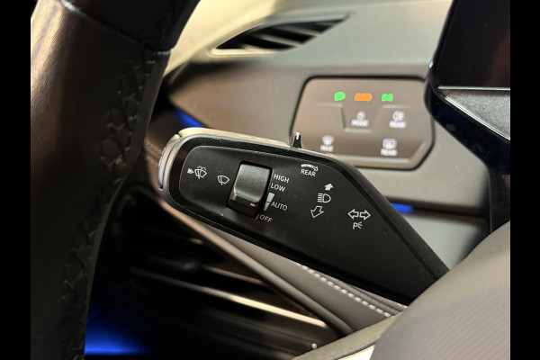 Volkswagen ID.3 Pure 52 kWh 18"/Adaptieve Cruise/Apple Carplay & Android Auto/DAB/Navigatie/Sfeerverlichting/Camera/Stuur + stoelverwarming