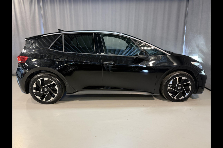 Volkswagen ID.3 Pure 52 kWh 18"/Adaptieve Cruise/Apple Carplay & Android Auto/DAB/Navigatie/Sfeerverlichting/Camera/Stuur + stoelverwarming