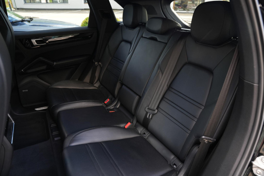 Porsche Cayenne 3.0 E-Hybrid Panoramadak Sportchrono HeadUp Stoelvent. Trekhaak 22''LM