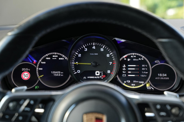 Porsche Cayenne 3.0 E-Hybrid Panoramadak Sportchrono HeadUp Stoelvent. Trekhaak 22''LM