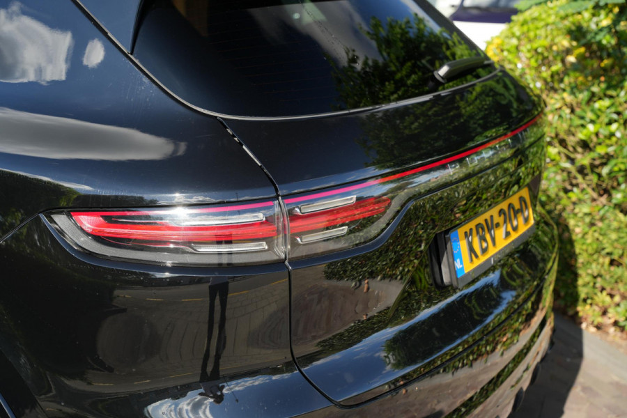 Porsche Cayenne 3.0 E-Hybrid Panoramadak Sportchrono HeadUp Stoelvent. Trekhaak 22''LM