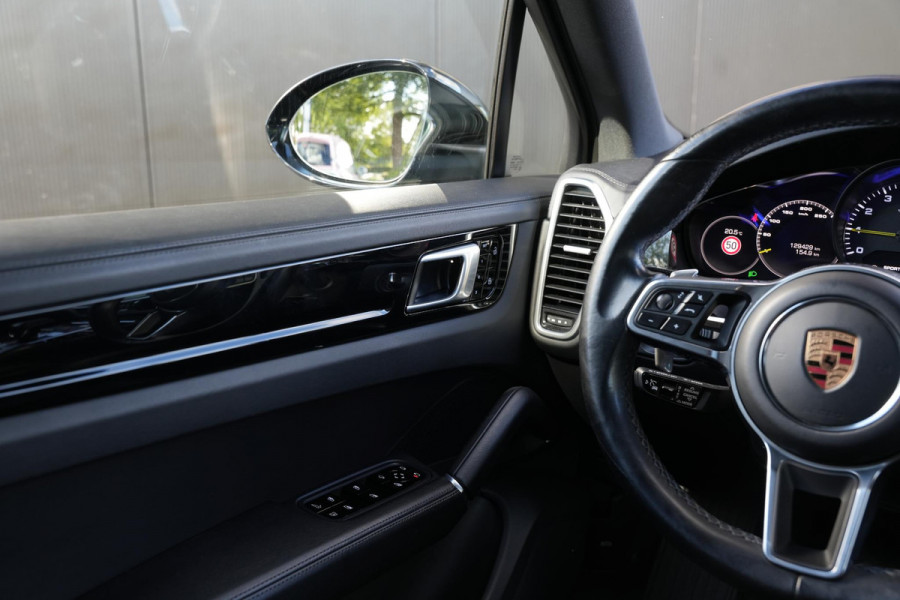 Porsche Cayenne 3.0 E-Hybrid Panoramadak Sportchrono HeadUp Stoelvent. Trekhaak 22''LM