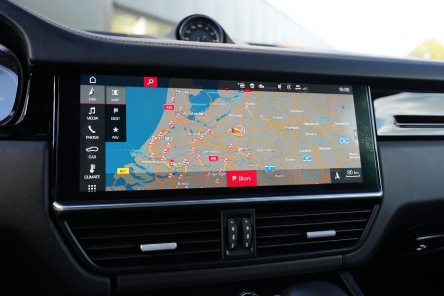 Porsche Cayenne 3.0 E-Hybrid Panoramadak Sportchrono HeadUp Stoelvent. Trekhaak 22''LM