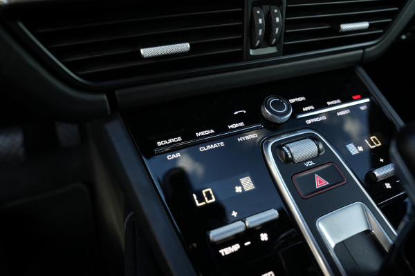 Porsche Cayenne 3.0 E-Hybrid Panoramadak Sportchrono HeadUp Stoelvent. Trekhaak 22''LM