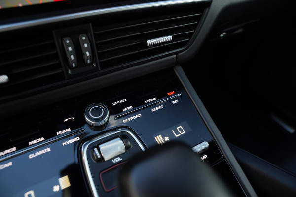 Porsche Cayenne 3.0 E-Hybrid Panoramadak Sportchrono HeadUp Stoelvent. Trekhaak 22''LM