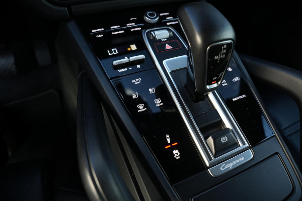 Porsche Cayenne 3.0 E-Hybrid Panoramadak Sportchrono HeadUp Stoelvent. Trekhaak 22''LM