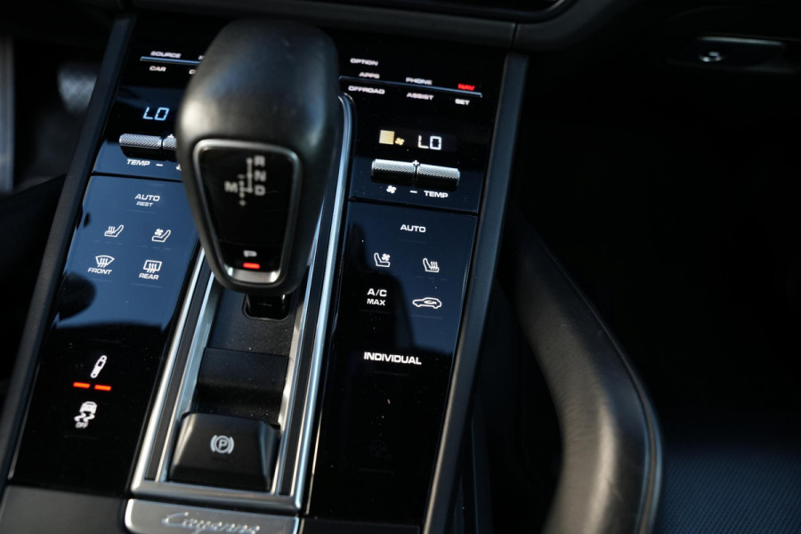 Porsche Cayenne 3.0 E-Hybrid Panoramadak Sportchrono HeadUp Stoelvent. Trekhaak 22''LM
