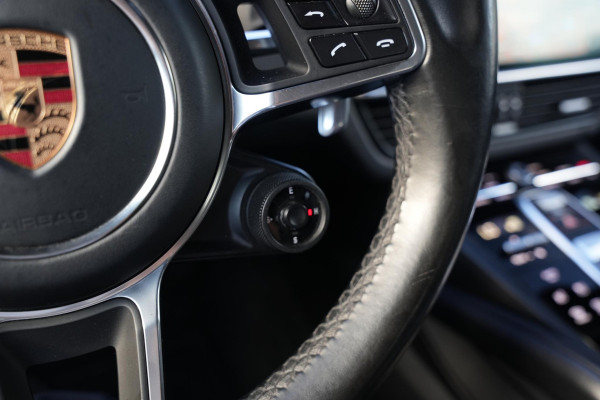 Porsche Cayenne 3.0 E-Hybrid Panoramadak Sportchrono HeadUp Stoelvent. Trekhaak 22''LM