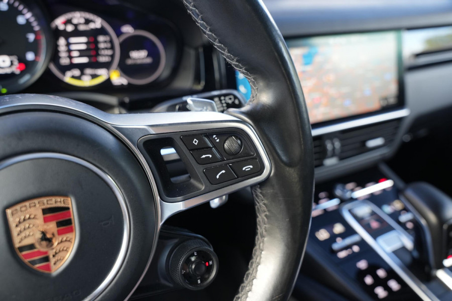 Porsche Cayenne 3.0 E-Hybrid Panoramadak Sportchrono HeadUp Stoelvent. Trekhaak 22''LM