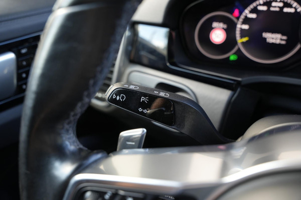 Porsche Cayenne 3.0 E-Hybrid Panoramadak Sportchrono HeadUp Stoelvent. Trekhaak 22''LM