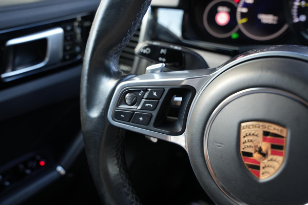 Porsche Cayenne 3.0 E-Hybrid Panoramadak Sportchrono HeadUp Stoelvent. Trekhaak 22''LM