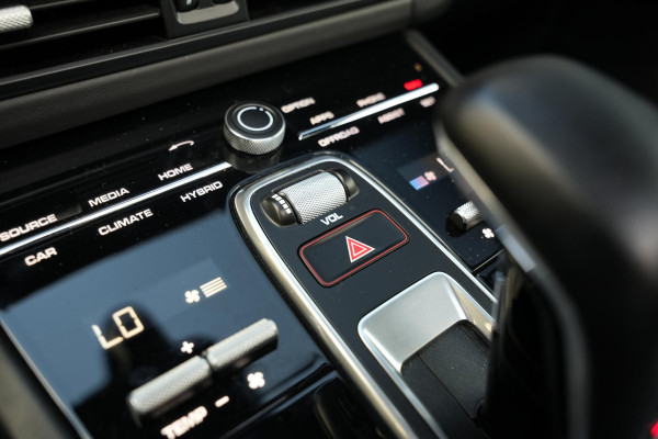 Porsche Cayenne 3.0 E-Hybrid Panoramadak Sportchrono HeadUp Stoelvent. Trekhaak 22''LM