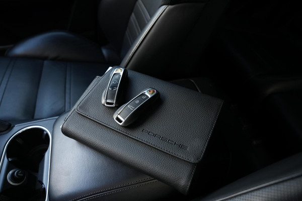 Porsche Cayenne 3.0 E-Hybrid Panoramadak Sportchrono HeadUp Stoelvent. Trekhaak 22''LM