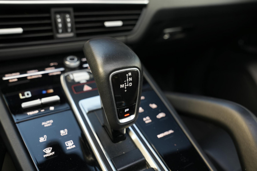 Porsche Cayenne 3.0 E-Hybrid Panoramadak Sportchrono HeadUp Stoelvent. Trekhaak 22''LM
