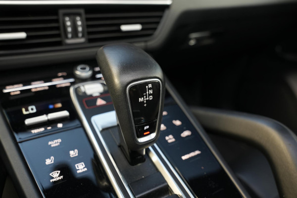 Porsche Cayenne 3.0 E-Hybrid Panoramadak Sportchrono HeadUp Stoelvent. Trekhaak 22''LM