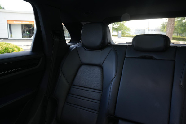 Porsche Cayenne 3.0 E-Hybrid Panoramadak Sportchrono HeadUp Stoelvent. Trekhaak 22''LM