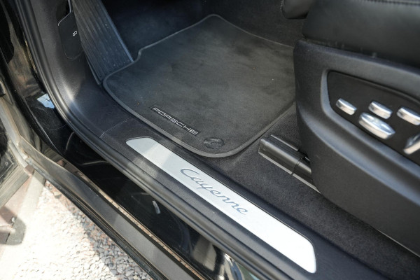 Porsche Cayenne 3.0 E-Hybrid Panoramadak Sportchrono HeadUp Stoelvent. Trekhaak 22''LM
