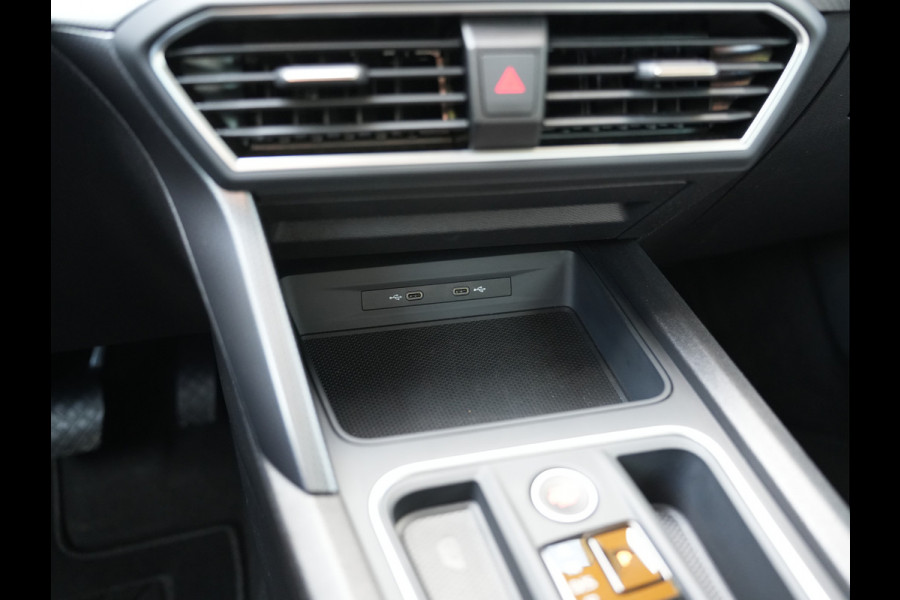 Seat Leon Sportstourer 1.0 eTSI Style Business Intense | Cruise control adaptief | Apple Carplay/Android Auto | Achteruitrijcamera |