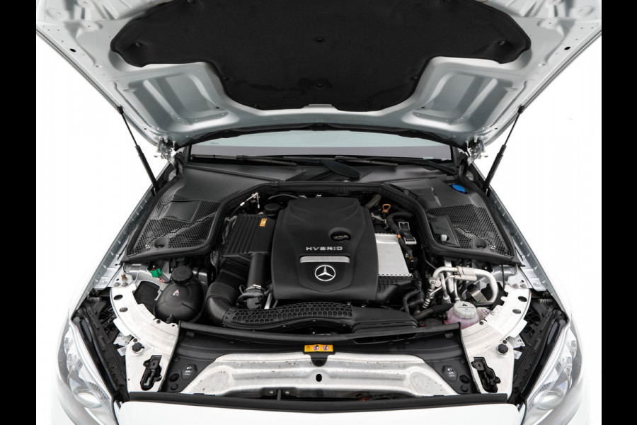 Mercedes-Benz C-Klasse 300 e Business Solution AMG Limited Night-Pack (Plug-in) {SoH-94%} (INCL-BTW) Aut. *PANO | LEATHER-MICROFIBRE | MULTIBEAM-LED | TOPVIEW | DIGI-COCKPIT | BLINDSPOT | HEATED-SPORTSEATS | SHIFTPADDLES | NAVI-FULLAMP | PRIVACY-GLASS | PDC | CRUISE | TOWBAR | 18"