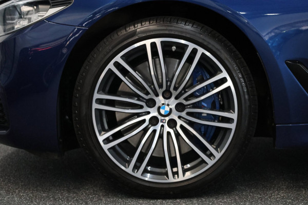 BMW 5 Serie Touring 540i xDrive M-Sport LED/VIRTUAL/SFEER/PANO/LEER+S.VERWARMING+MEMORY/19" LMV/360/ACC/ECC/12 MND GARANTIE!