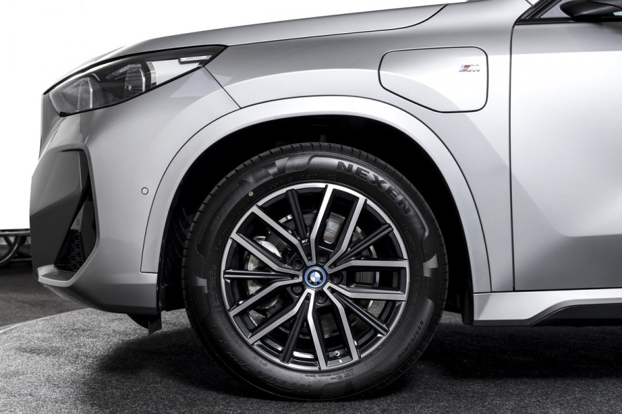 BMW X1 xDrive25e 245 PK M-Sport | Premium Pack | Cruise | Dig. Cockpit | Stoelverw. | PDC | Camera | NAV+App. Connect | ECC | Elek. Klep | LM 18" | 9072