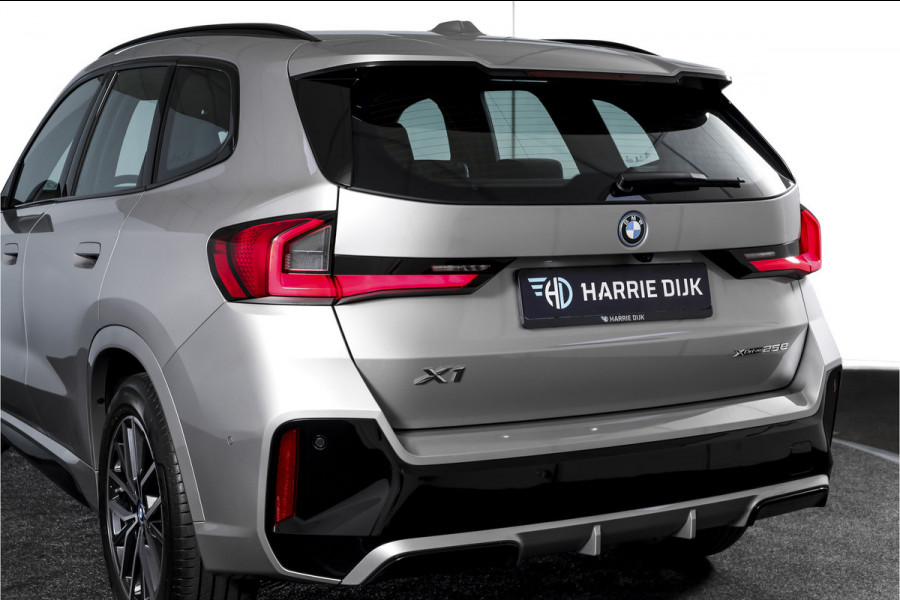 BMW X1 xDrive25e 245 PK M-Sport | Premium Pack | Cruise | Dig. Cockpit | Stoelverw. | PDC | Camera | NAV+App. Connect | ECC | Elek. Klep | LM 18" | 9072