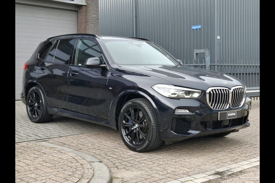 BMW X5 XDrive30d High Executive M-Sport | HUD | Pano | H/K | Trekhaak | Dealer Onderhouden