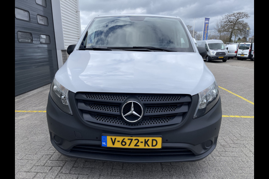 Mercedes-Benz Vito 111 CDI Functional Lang L2H1 / rijklaar € 16.950 ex btw / lease vanaf € 285 / airco / navigatie / achteruit rijcamera / parkeersensoren voor en achter !