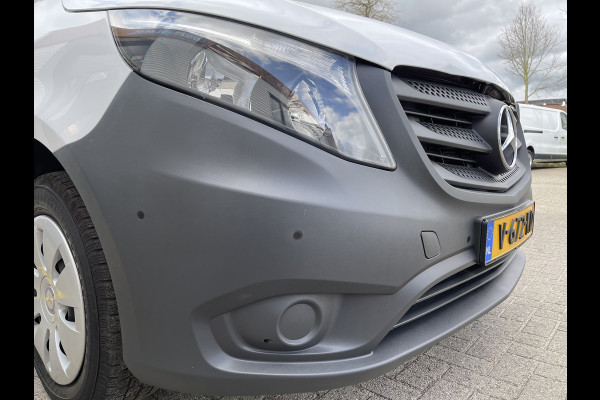 Mercedes-Benz Vito 111 CDI Functional Lang L2H1 / rijklaar € 16.950 ex btw / lease vanaf € 285 / airco / navigatie / achteruit rijcamera / parkeersensoren voor en achter !