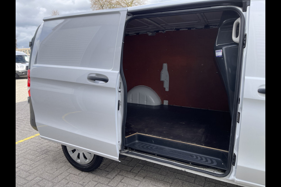 Mercedes-Benz Vito 111 CDI Functional Lang L2H1 / rijklaar € 16.950 ex btw / lease vanaf € 285 / airco / navigatie / achteruit rijcamera / parkeersensoren voor en achter !