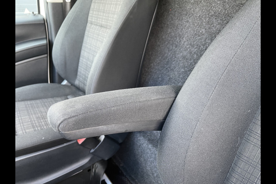 Mercedes-Benz Vito 111 CDI Functional Lang L2H1 / rijklaar € 16.950 ex btw / lease vanaf € 285 / airco / navigatie / achteruit rijcamera / parkeersensoren voor en achter !
