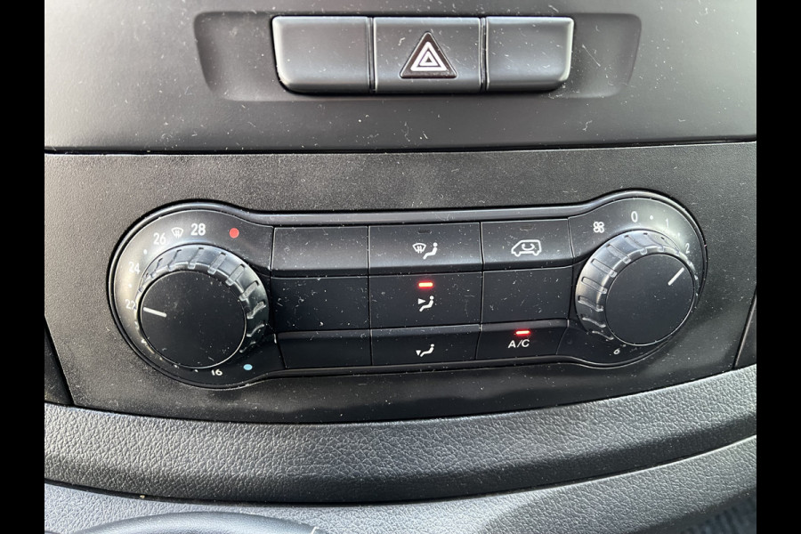 Mercedes-Benz Vito 111 CDI Functional Lang L2H1 / rijklaar € 16.950 ex btw / lease vanaf € 285 / airco / navigatie / achteruit rijcamera / parkeersensoren voor en achter !