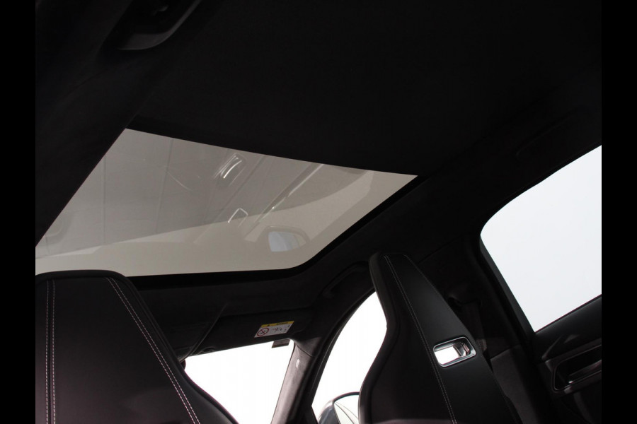 Jaguar F-Pace 5.0 V8 AWD SVR 551 pk Panorama dak Meridian sound Premium Pack Light Pack ACC Leder ADS 360 Camera Cruise control Parkeersensoren Elektrische kofferklep