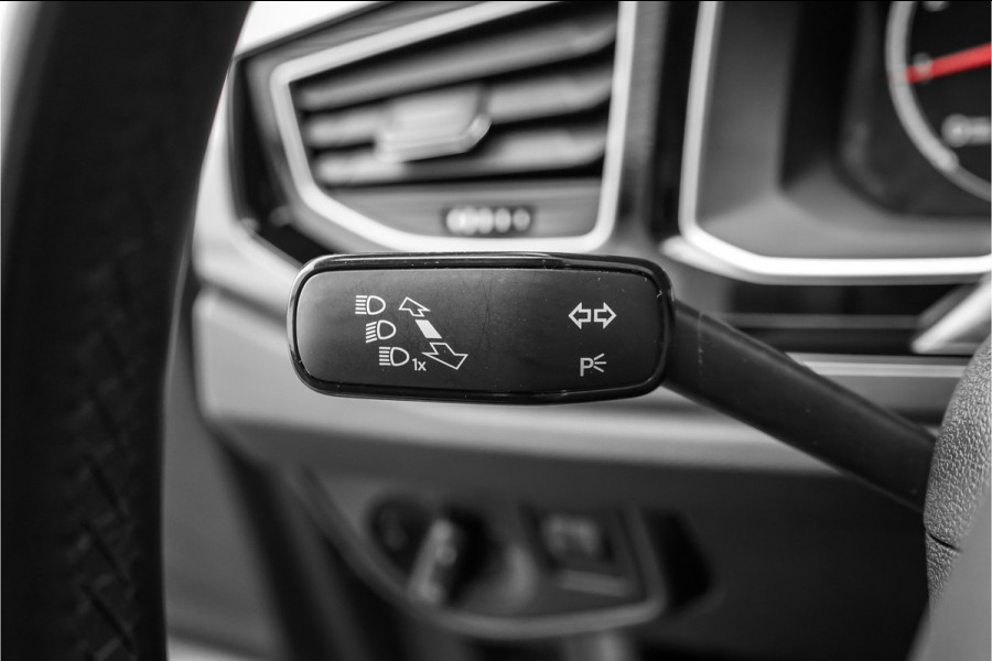 Volkswagen Polo 1.0 TSI Highline 5DRS CarPlay PDC