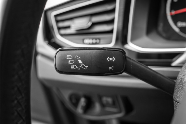 Volkswagen Polo 1.0 TSI Highline 5DRS CarPlay PDC