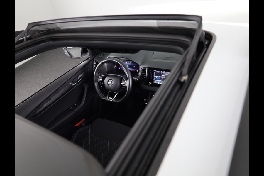 Škoda Karoq 1.5 TSI ACT Sportline Business | Panorama schuifdak | Virtual pedal | Travel assist pakket | 230v en usb aansluiting